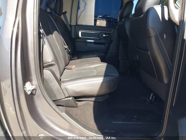 1C6RR7NM5HS881514 RAM 1500 Laramie  4x4 5'7 Box