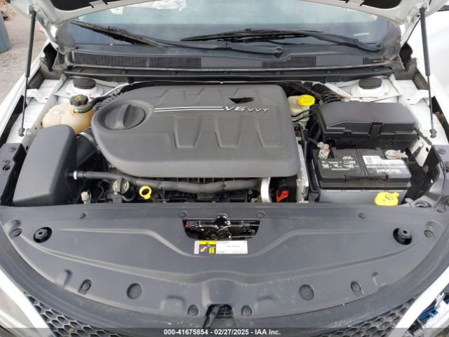1C3CCCEG8FN674005 Chrysler 200 C