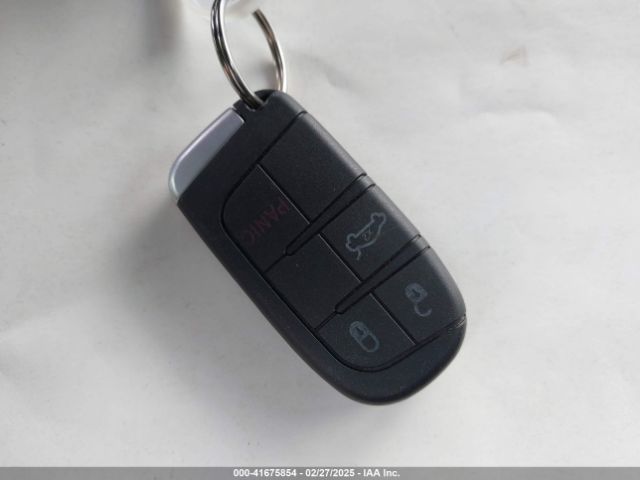1C3CCCEG8FN674005 Chrysler 200 C