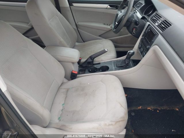 1VWAT7A32HC046465 Volkswagen Passat 1.8t S