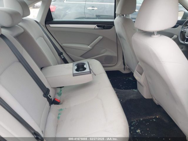 1VWAT7A32HC046465 Volkswagen Passat 1.8t S