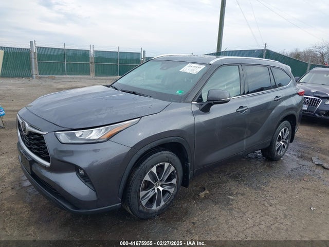 5TDGZRBH1LS032856 Toyota Highlander Xle