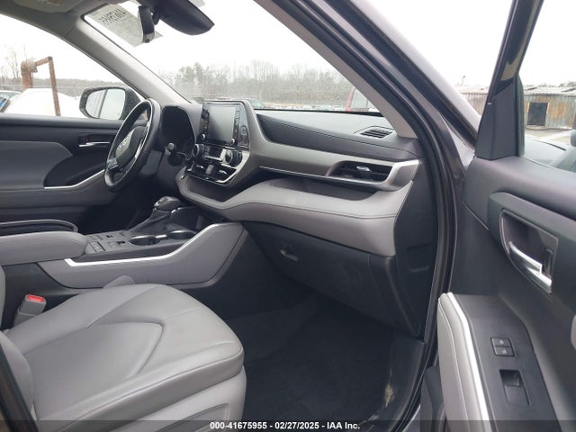 5TDGZRBH1LS032856 Toyota Highlander Xle