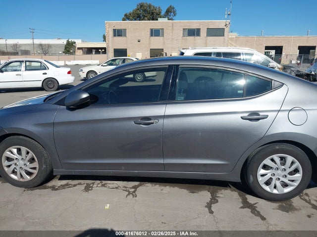 Hyundai ELANTRA SE 2018 5NPD74LF4JH317045 Image 14