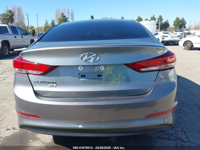 Hyundai ELANTRA SE 2018 5NPD74LF4JH317045 Image 16