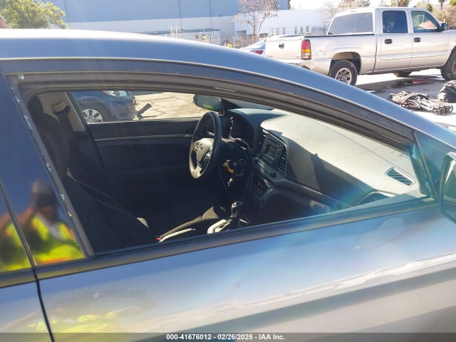 Hyundai ELANTRA SE 2018 5NPD74LF4JH317045 Image 18