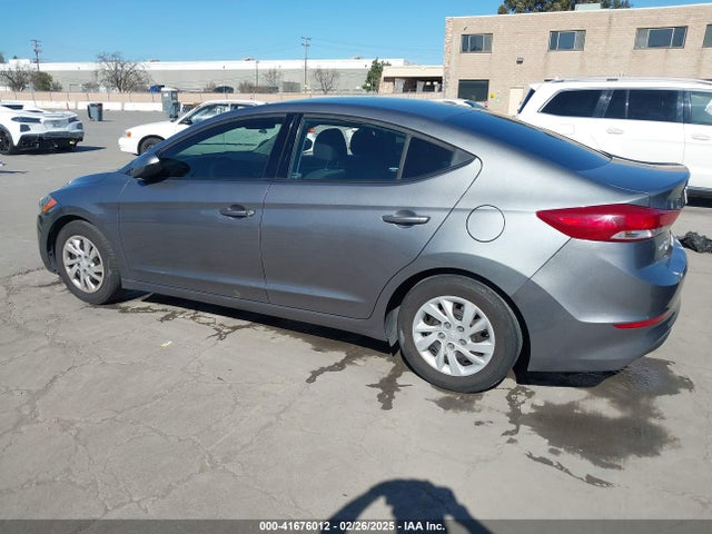 Hyundai ELANTRA SE 2018 5NPD74LF4JH317045 Image 3