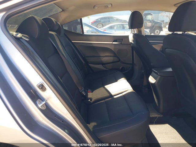 Hyundai ELANTRA SE 2018 5NPD74LF4JH317045 Image 8