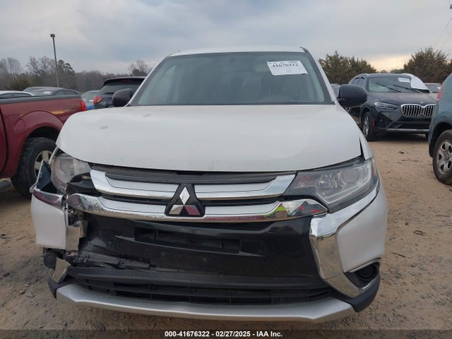 JA4AD2A3XHZ030377 Mitsubishi Outlander Es