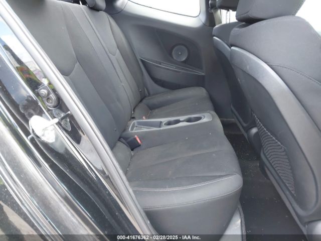KMHTC6AD7GU270866 Hyundai Veloster