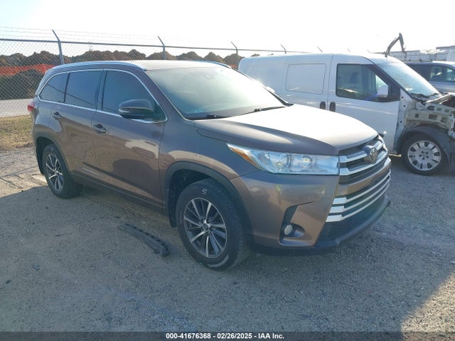 Toyota Highlander Xle 2018 5TDJZRFH9JS870730 Image 1