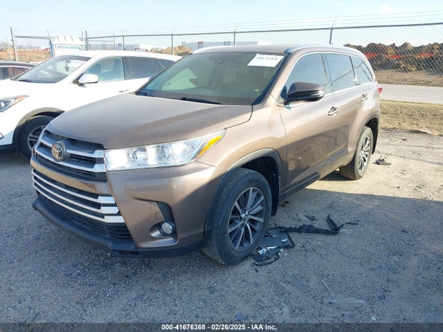Toyota Highlander Xle 2018 5TDJZRFH9JS870730 Image 2