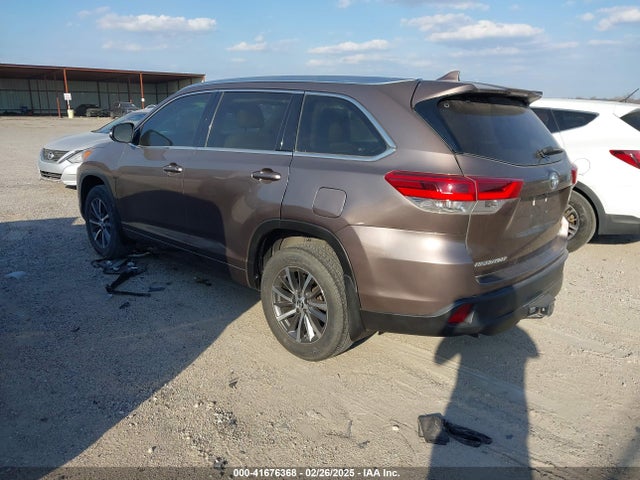 Toyota Highlander Xle 2018 5TDJZRFH9JS870730 Image 3