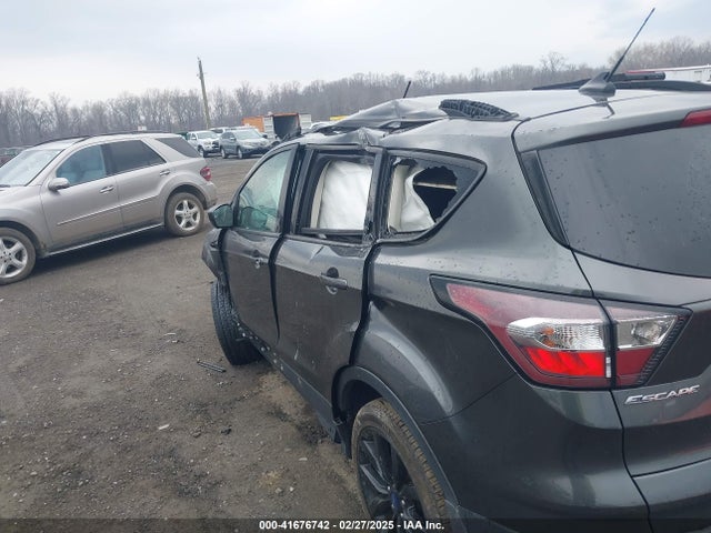 1FMCU9GD6JUB97874 Ford ESCAPE SE
