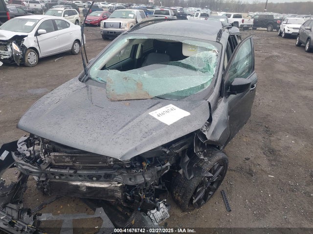 1FMCU9GD6JUB97874 Ford ESCAPE SE