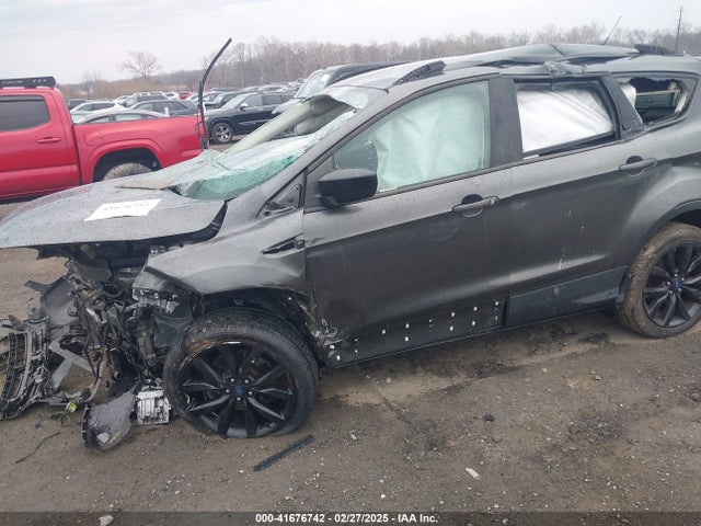 1FMCU9GD6JUB97874 Ford ESCAPE SE