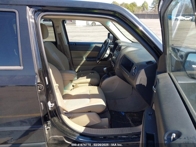 1C4NJPBA8FD235393 Jeep Patriot Sport