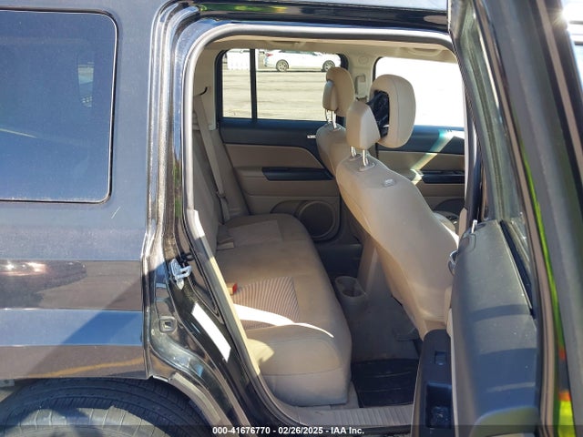 1C4NJPBA8FD235393 Jeep Patriot Sport