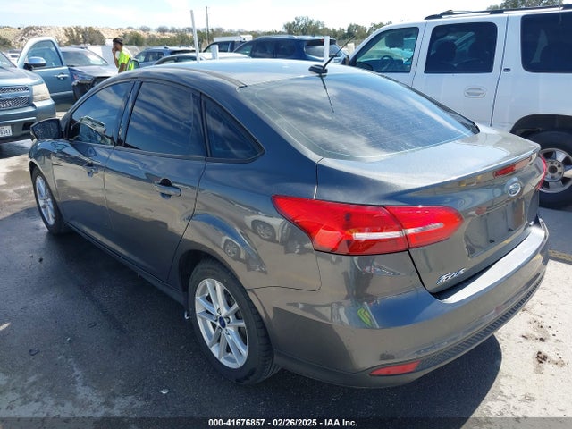 Ford FOCUS SE 2017 1FADP3F25HL249059 Image 3