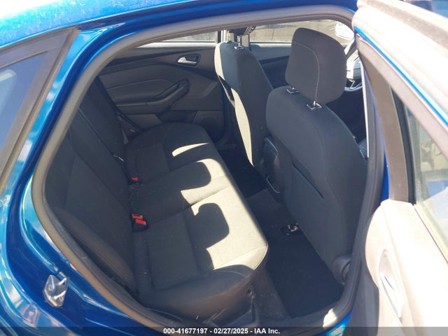 1FADP3FEXJL238431 Ford FOCUS SE
