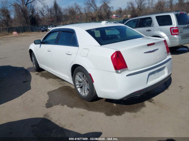 2017 CHRYSLER 300 2C3CCAAG1HH512125 Photo 2