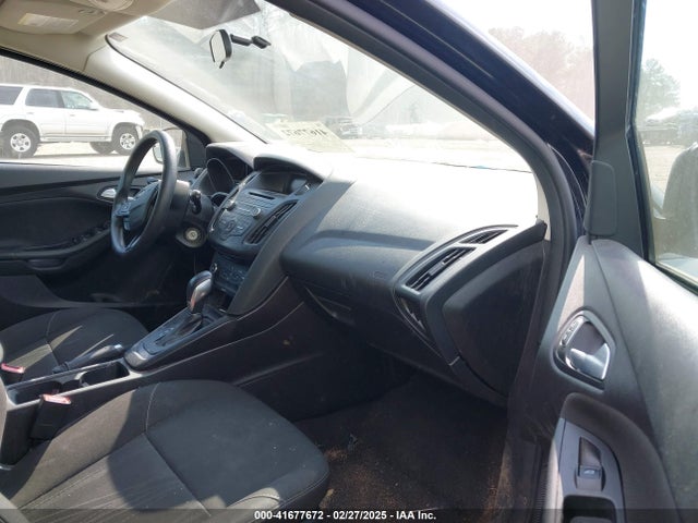 1FADP3K26HL302812 Ford FOCUS SE
