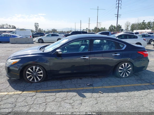 Nissan Altima 2017 1N4AL3AP1HC227786 Image 18