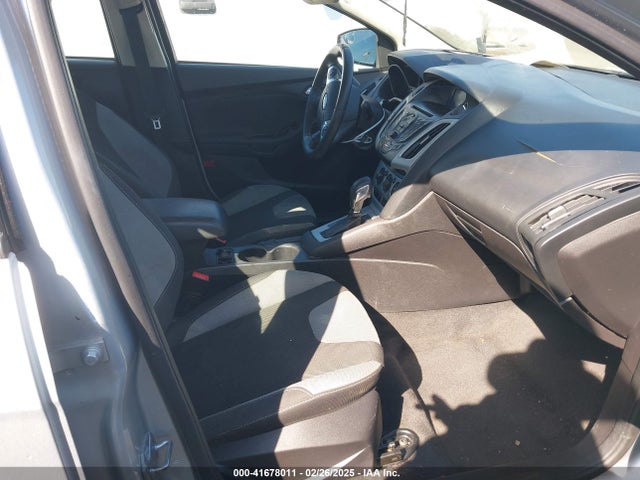 1FADP3K2XEL383521 Ford FOCUS SE