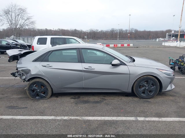 KMHLM4AG7MU126418 Hyundai ELANTRA SEL