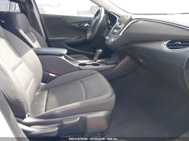 1G1ZE5ST3HF175051 Chevrolet MALIBU 1LT