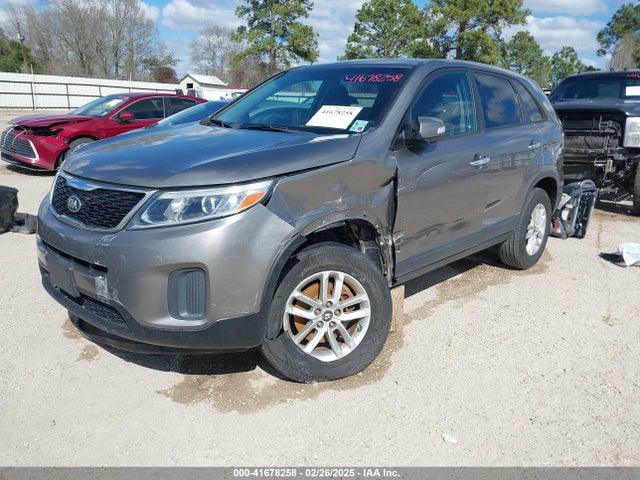 5XYKT3A62EG526880 KIA SORENTO LX