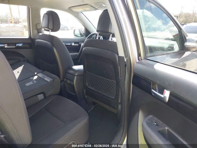 5XYKT3A62EG526880 KIA SORENTO LX