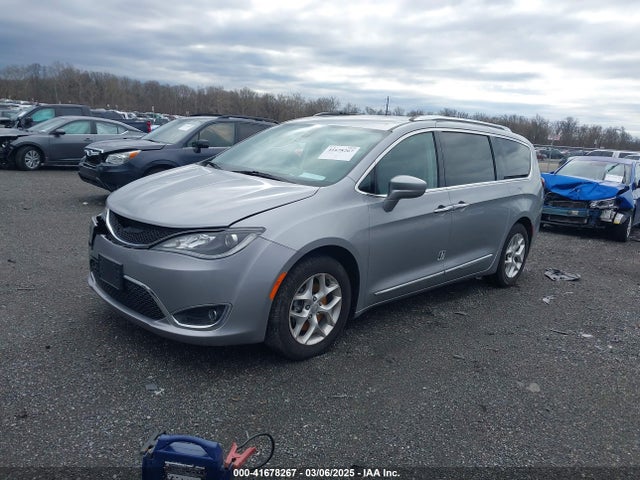 Chrysler Pacifica Touring L 2018 2C4RC1BG8JR128380 Image 2