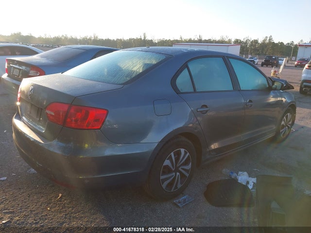 3VW2K7AJ5EM222988 Volkswagen Jetta 2.0l S