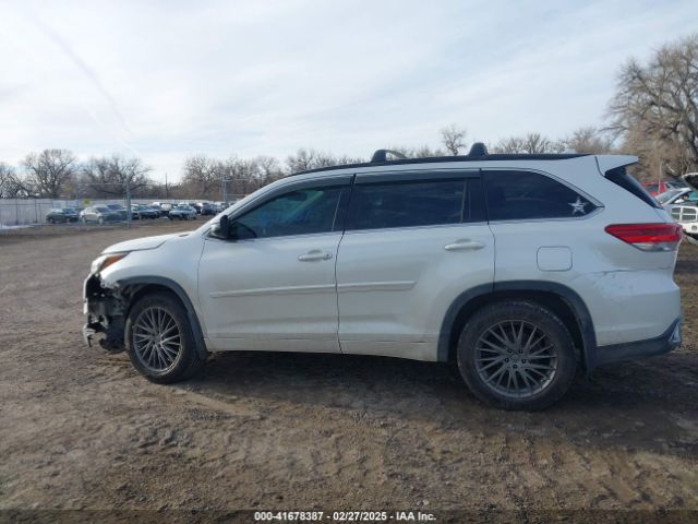 5TDJZRFH0JS551331 Toyota Highlander Se
