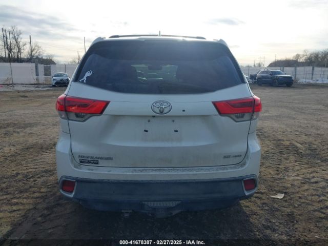 5TDJZRFH0JS551331 Toyota Highlander Se