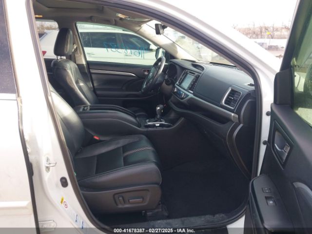 5TDJZRFH0JS551331 Toyota Highlander Se