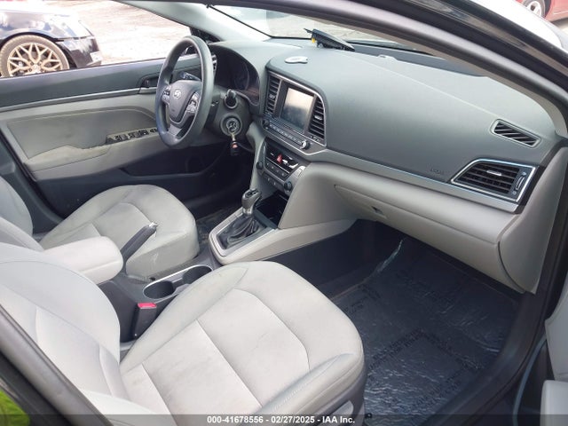 5NPD84LF2HH018421 Hyundai ELANTRA SE
