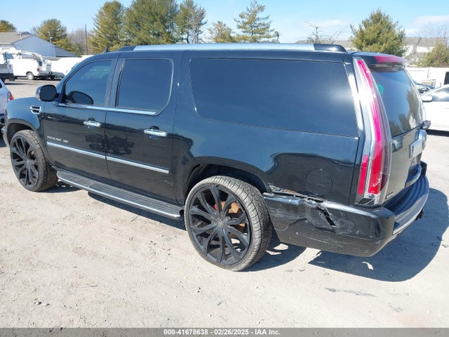 2011 CADILLAC ESCALADE 1GYS4HEF6BR340397 Photo 2
