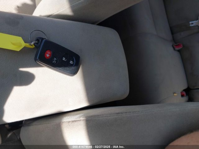 JTDKN3DU3E1748686 Toyota Prius Three
