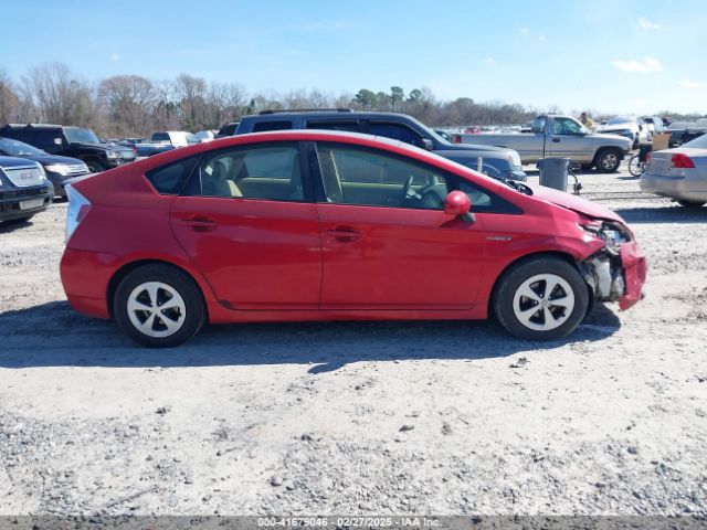 JTDKN3DU3E1748686 Toyota Prius Three