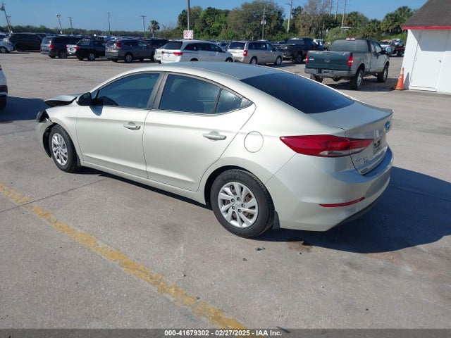 5NPD74LF0JH218416 Hyundai ELANTRA SE