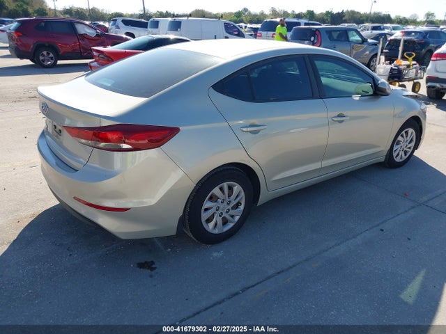 5NPD74LF0JH218416 Hyundai ELANTRA SE