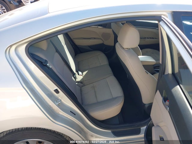 5NPD74LF0JH218416 Hyundai ELANTRA SE