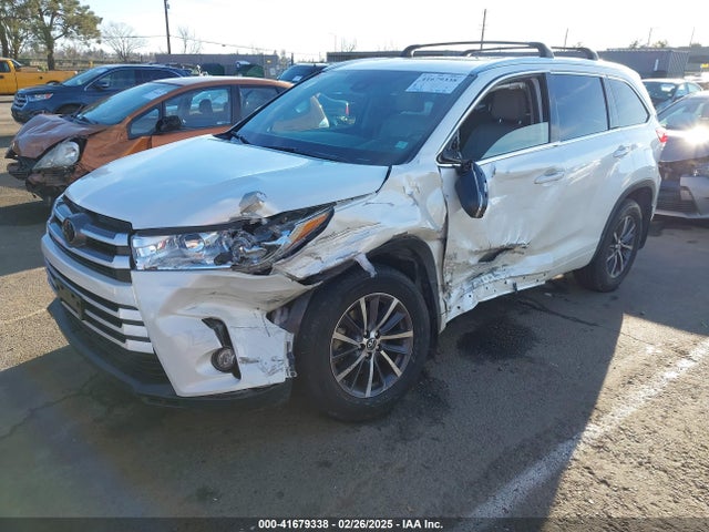 Toyota Highlander Xle 2018 5TDJZRFH3JS828764 Image 2