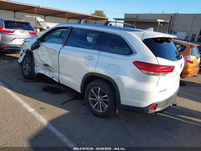 Toyota Highlander Xle 2018 5TDJZRFH3JS828764 Image 3