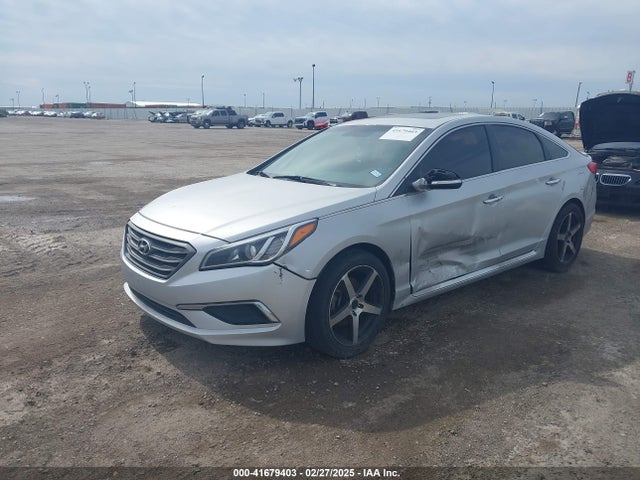 Hyundai 2017 2017 5NPE34AF7HH575539 Image 2