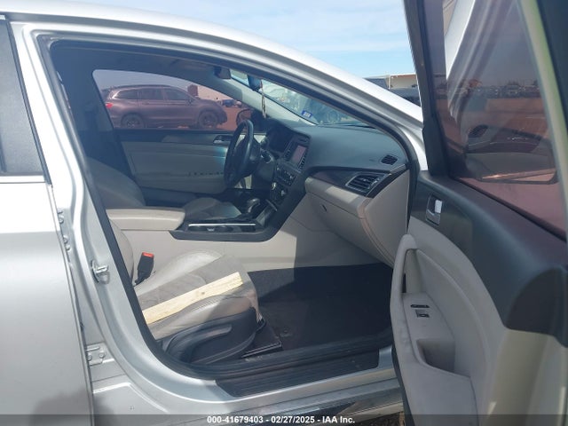 Hyundai 2017 2017 5NPE34AF7HH575539 Image 5