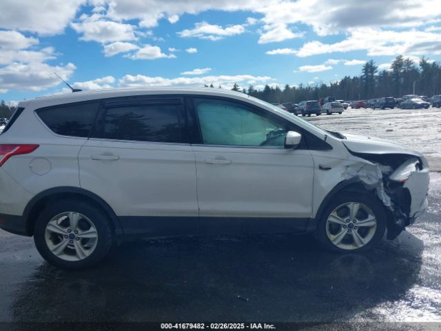 1FMCU9GX7EUD76778 Ford ESCAPE SE