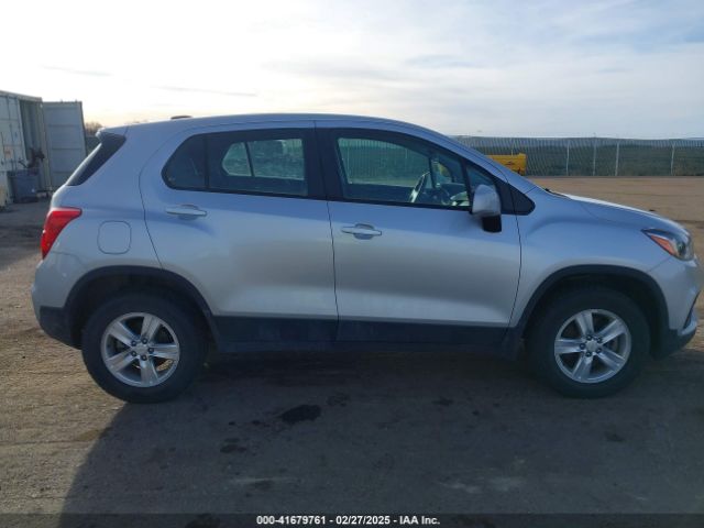 KL7CJNSB8JB607739 Chevrolet TRAX LS